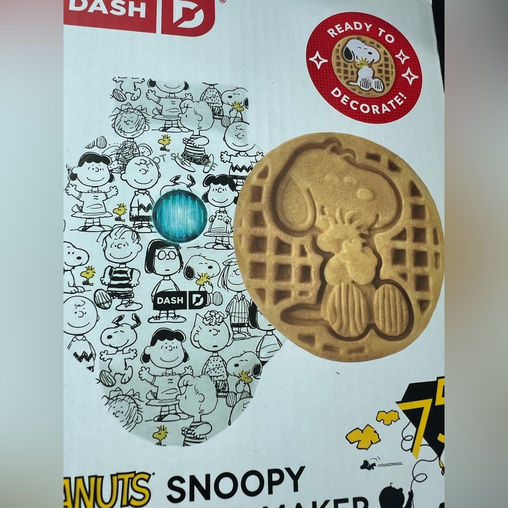 Peanuts Snoopy Mini Maker - Picture 2 of 13
